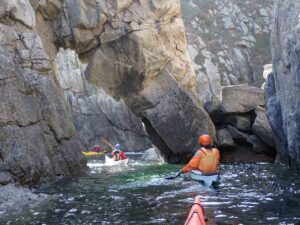 Navigation en rase cailloux en kayak de mer